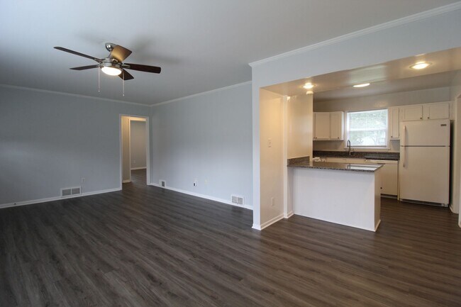 Building Photo - 3 Bedroom 1 Bath Home In Prairie Village