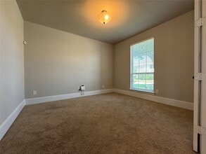 Building Photo - 30154 Southern Sky Dr
