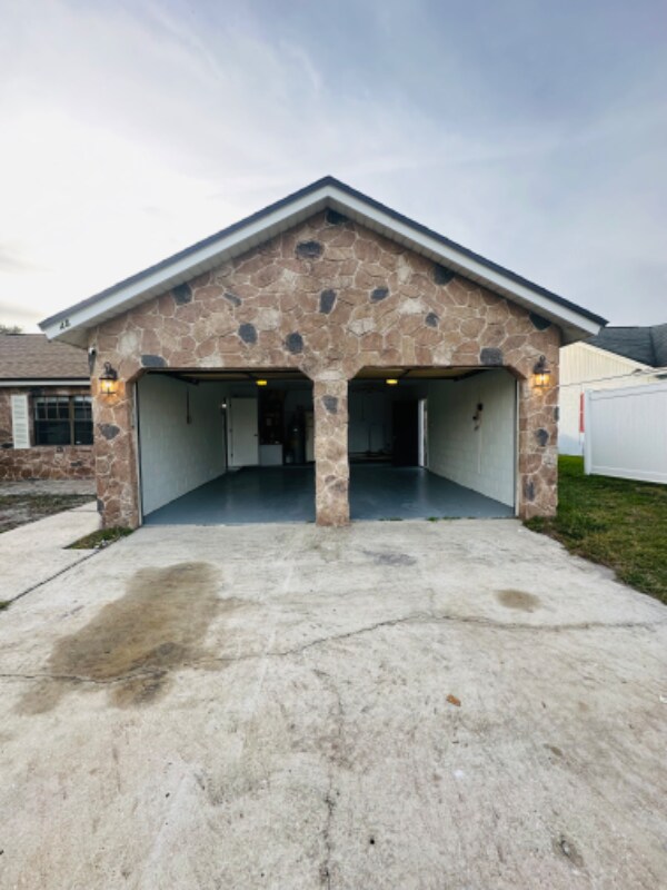 Building Photo - 648 Pyramid Ave