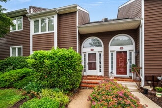 Building Photo - 267 Fox Run
