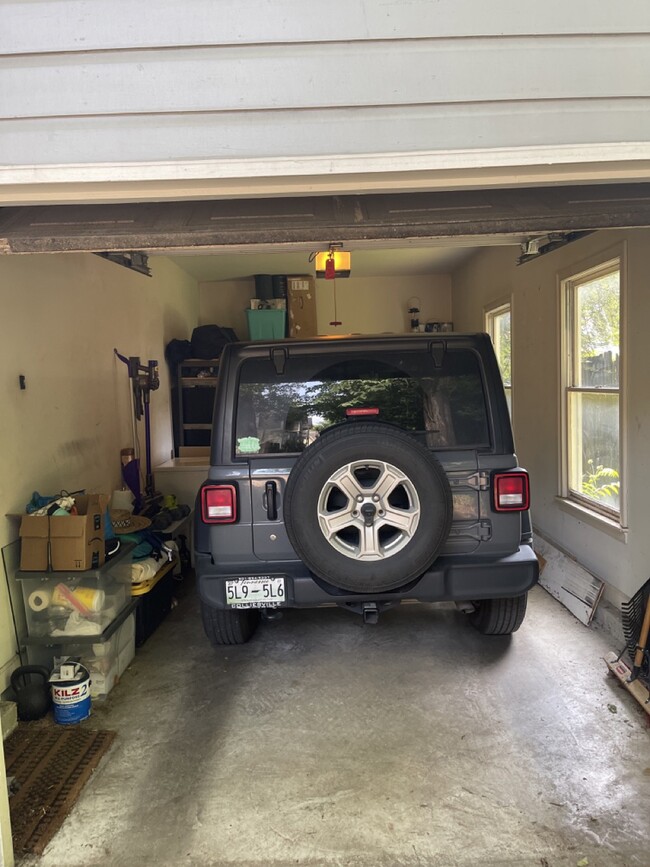 One Car Garage - 1909 Parkview Cove
