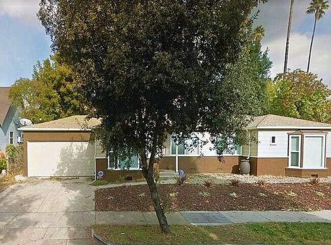 Foto del edificio - 917 N Los Robles Ave