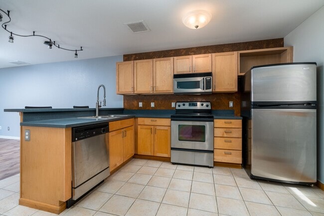Building Photo - Condo: $1695 Rent - 1 bed/1 bath