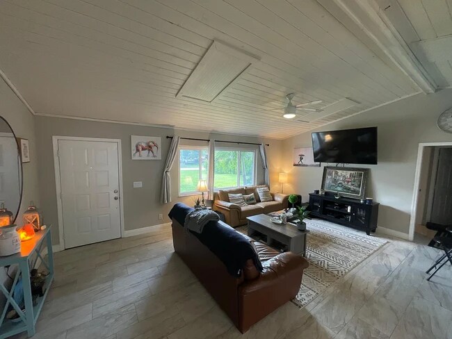 Building Photo - 17133 Phlox Dr