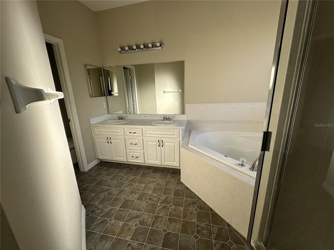 Building Photo - 610 Terranova Dr