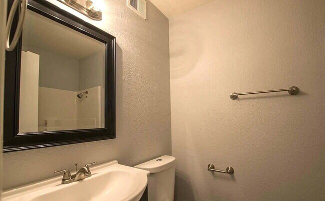 Foto del edificio - SPACIOUS EAST VALLEY LIVING IN PRIME MESA LOCATION WITH POOL ACCESS