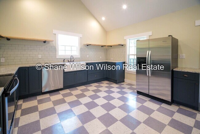 Building Photo - Classic Charm Meets Modern Living – Remodeled 4 BR Home in Dalton!