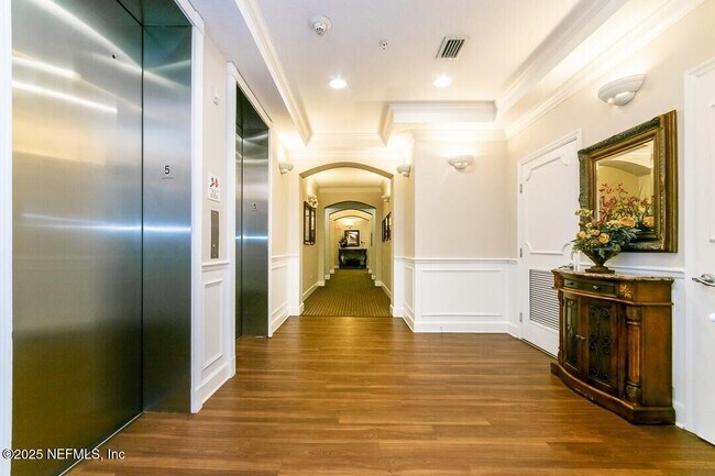 Foto del edificio - 4480 Deerwood Lake Pkwy