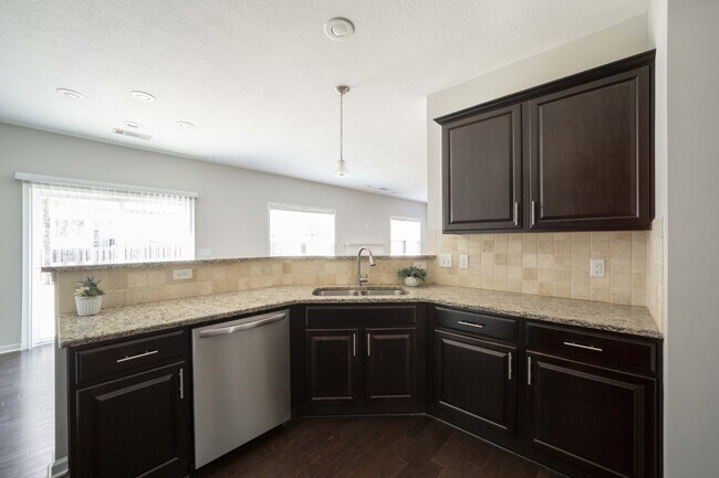Foto del edificio - 7311 San Vista Dr