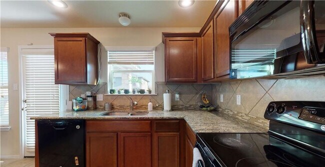 Building Photo - 4 bedroom located in Yowell Ranch!