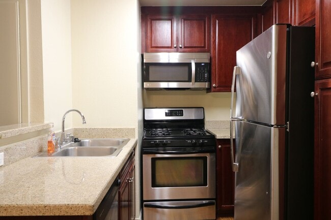 Foto del edificio - 1/Bedroom Condominium in Woodland Hills!