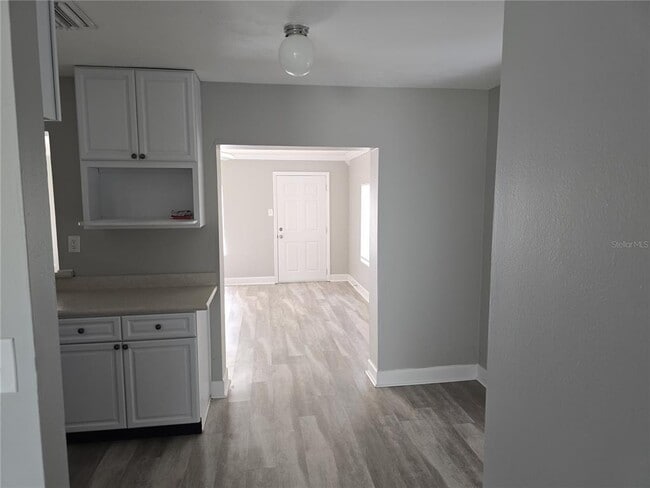 Building Photo - 5410 S Himes Ave
