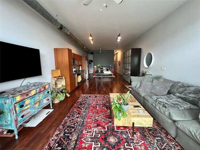 Foto del edificio - 2124 E 6th St