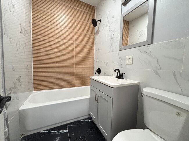 Building Photo - 319 Summit Ave