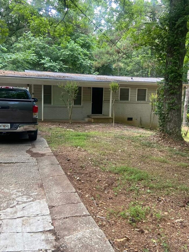 Foto del edificio - NOW AVAILABLE! - 4366 Hicks Road Southwest...