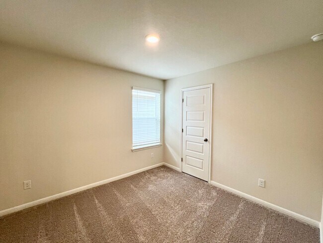 Foto del edificio - 3 bedroom, 2.5 bath home for lease