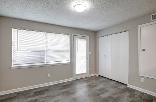 Building Photo - Towne at Lakewood Heights