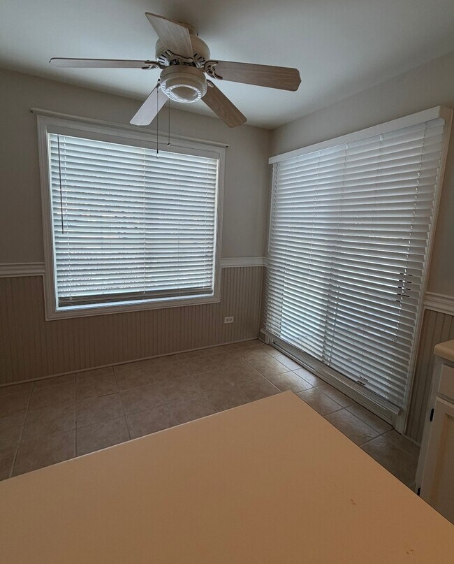 Foto del edificio - 7 Ashbury Ln E