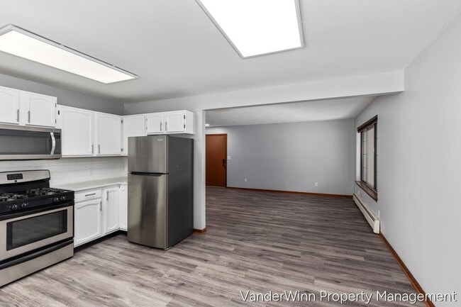 Building Photo - 6556 Bella Vista Dr NE