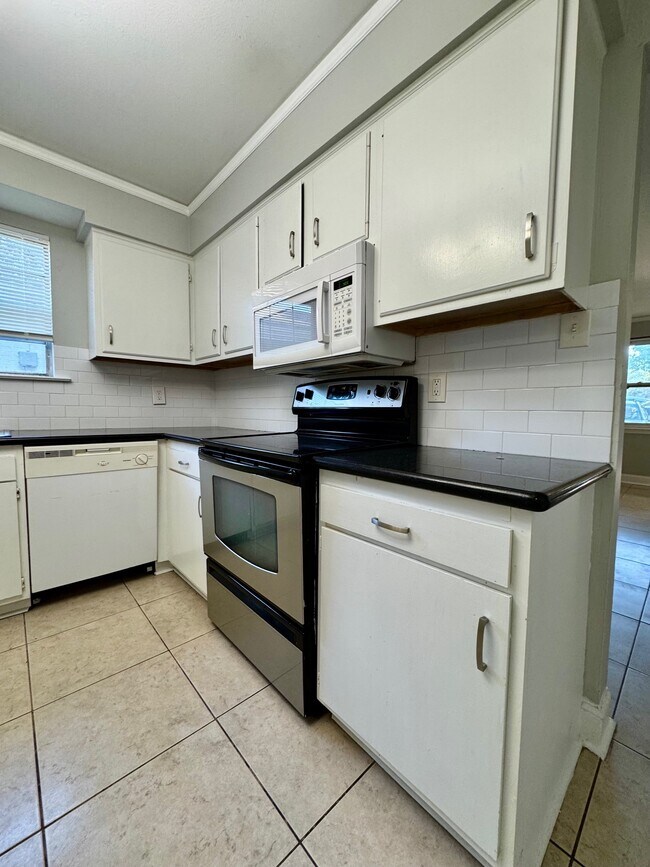 Foto del edificio - 134 Hwy Dr