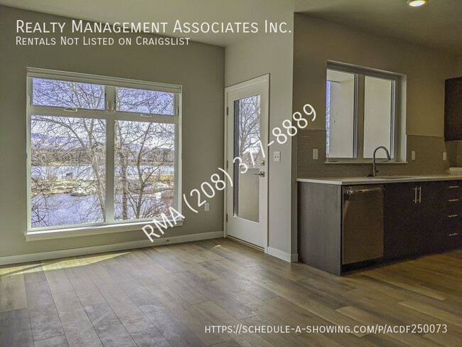 Building Photo - One of a Kind One Bedroom Condo on the Boi...