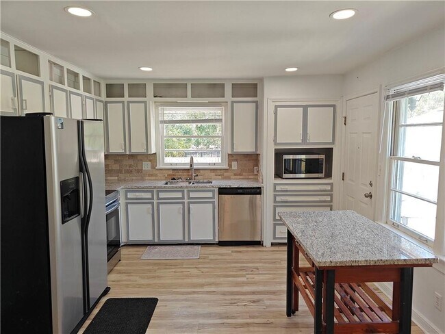 Foto del edificio - 810 Wesleyan Dr