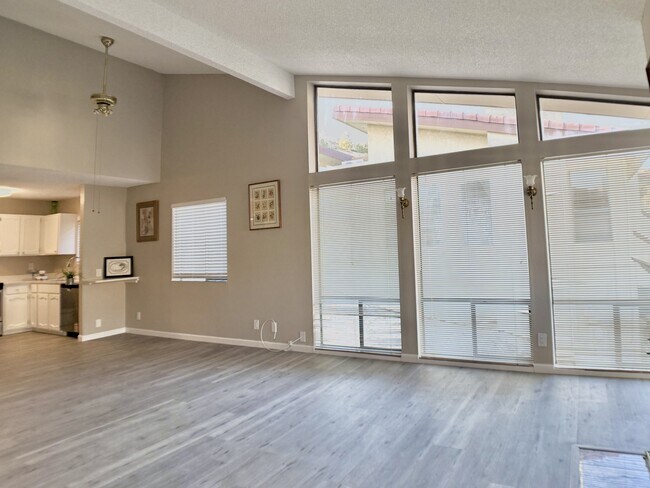 Foto del edificio - 215 Canyon Terrace Dr