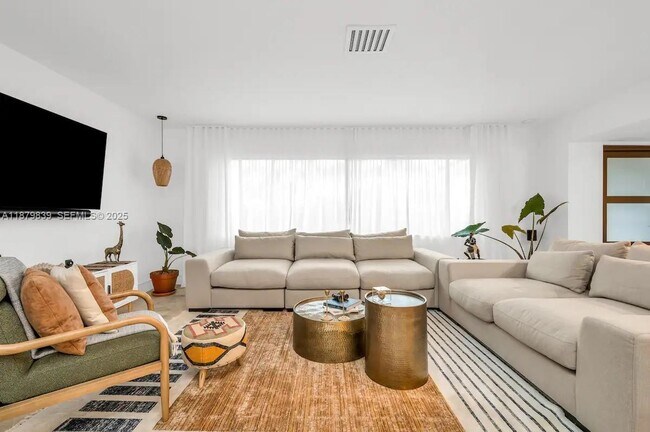 Building Photo - 5250 NE 15th Ave