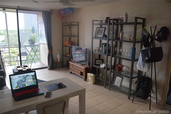 Foto del edificio - 2821 N Miami Beach Blvd