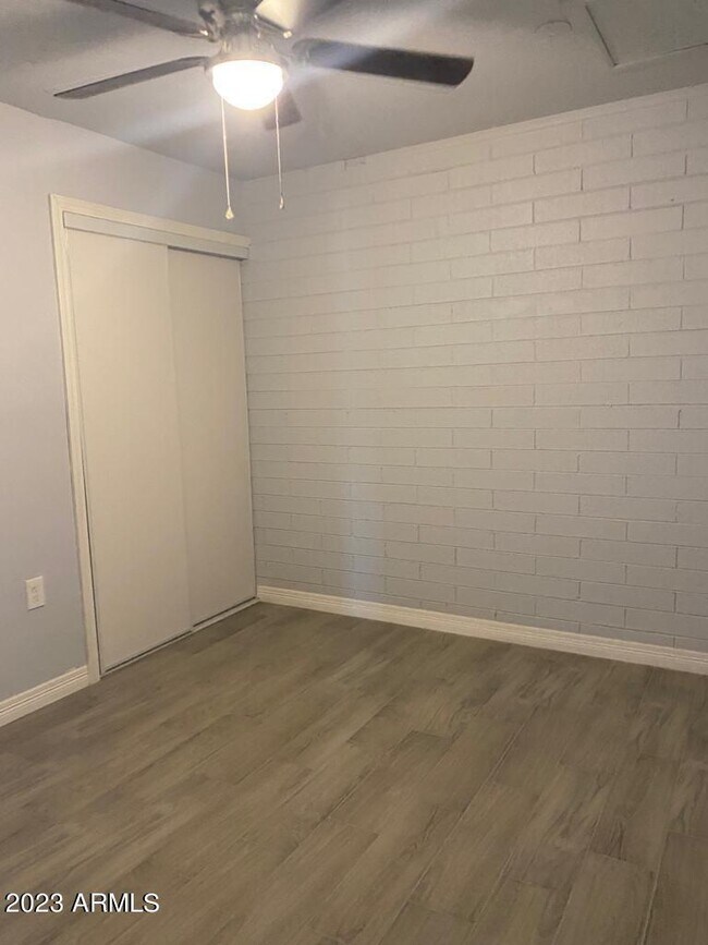 Foto del edificio - 1321 N 48th Pl