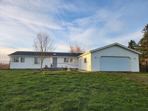 Building Photo - 252 Eberle Ln