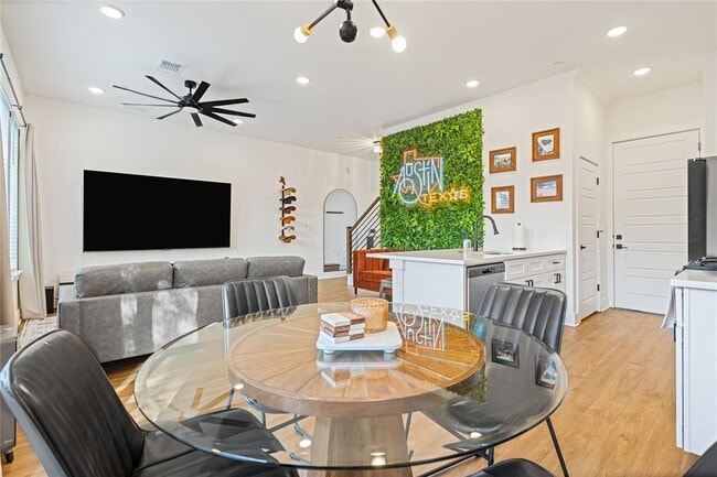 Building Photo - 1811 Webberville Rd