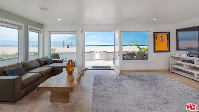 Foto del edificio - 6419 Ocean Front Walk