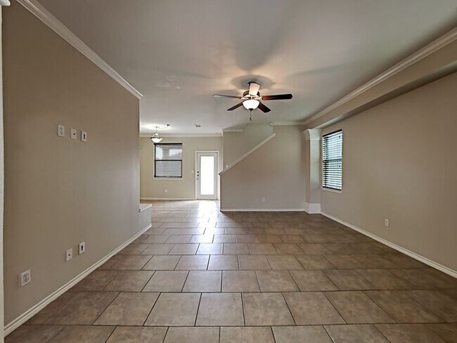 Building Photo - *No App Fee* $1,000 off first month. Pre-l...