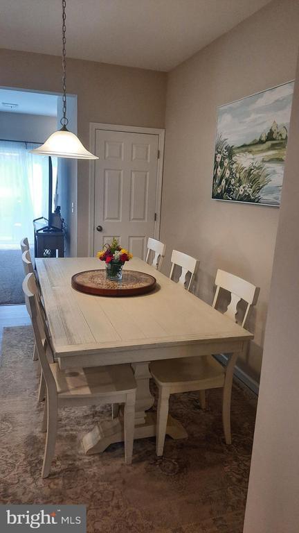 Foto del edificio - 1736 Fairbank Ln