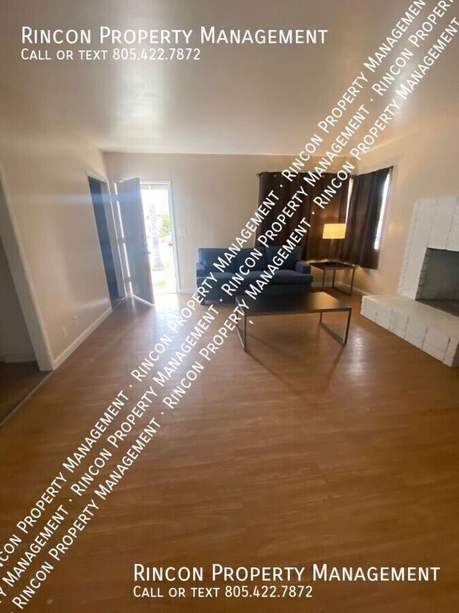 Foto del edificio - *ONE BEDROOM ONLY with PRIVATE HALF BATH* ...