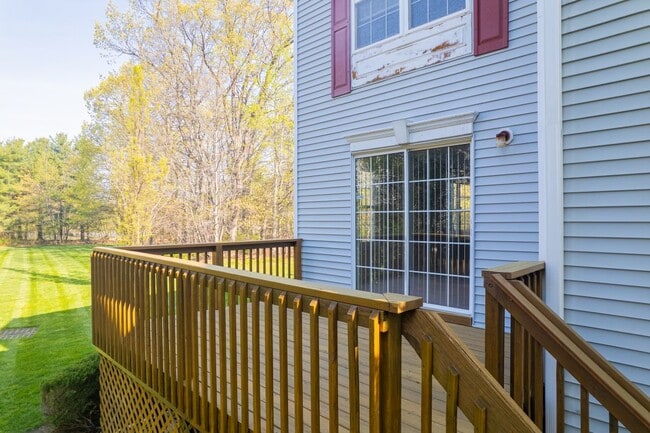 Building Photo - 1 Bridge Pointe Dr