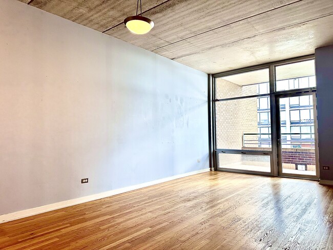 Building Photo - 5430 N Sheridan Rd