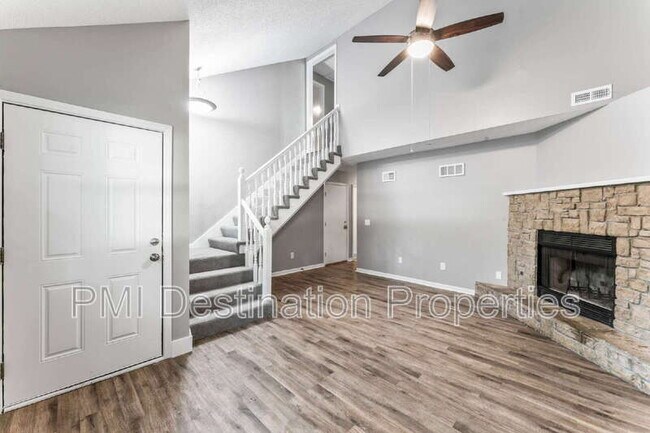 Foto del edificio - 1322 N Harvey Dr