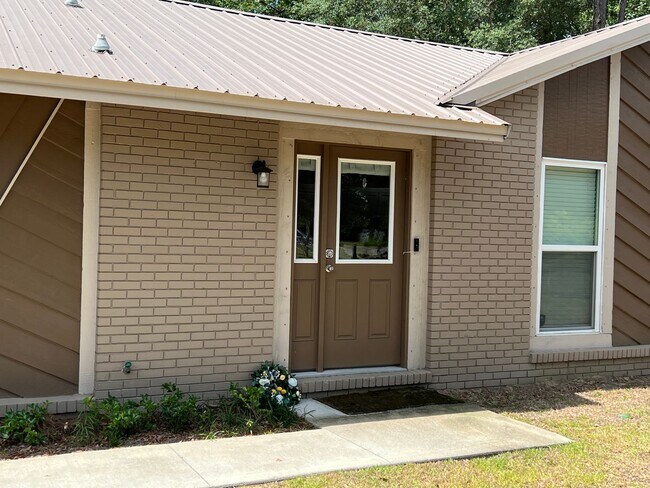 Foto del edificio - Charming Home in North Milton