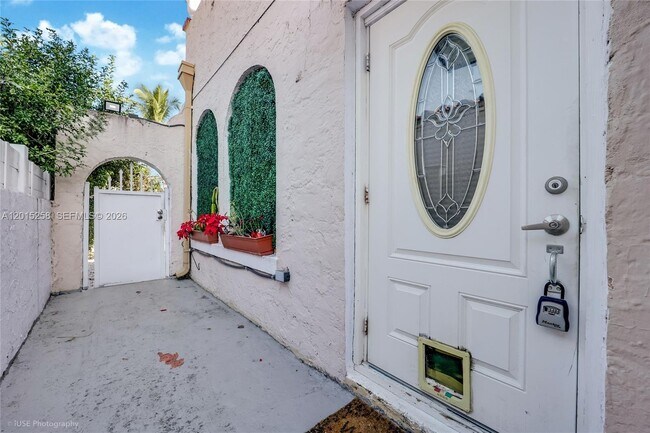 Foto del edificio - 1678 SW 11th St