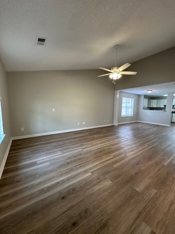 Foto del edificio - 121 Fair Haven Way