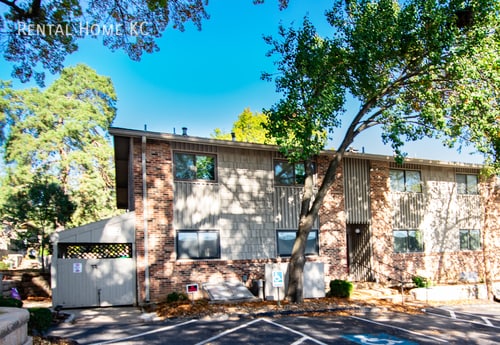 Building Photo - 8738 Metcalf Ln