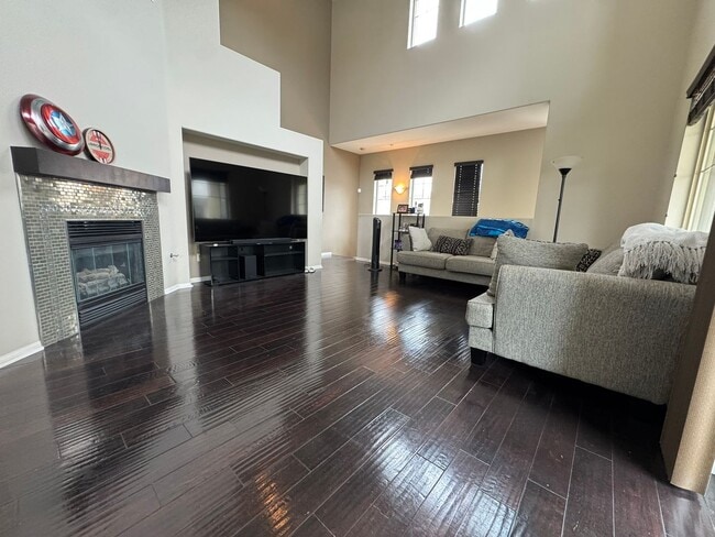 Foto del edificio - Spacious 2-Bedroom, 2-Bath Modern Home Loc...