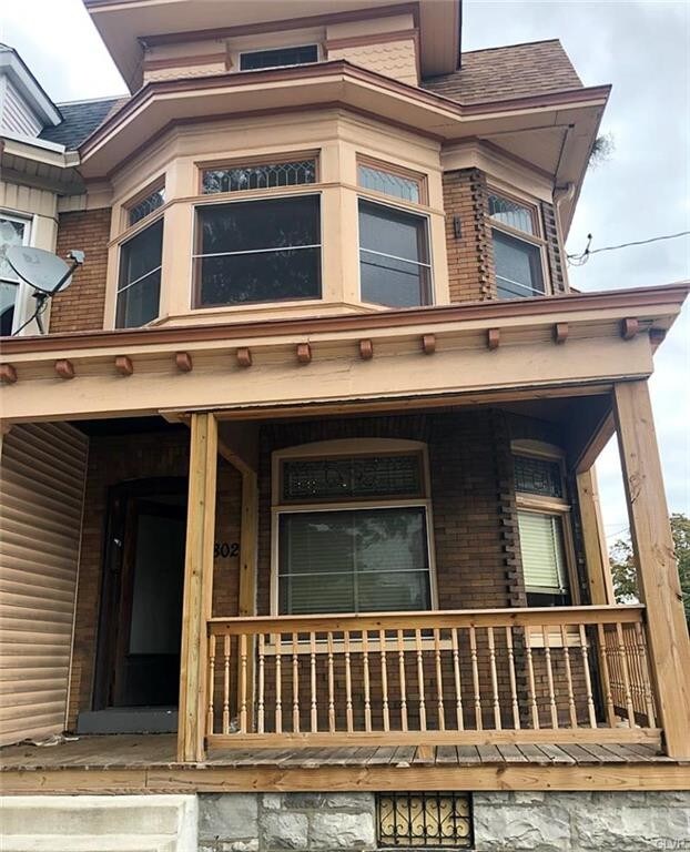 Building Photo - 802 Linden St