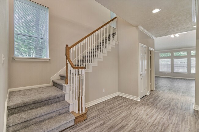 Foto del edificio - 7 Raindance Ct