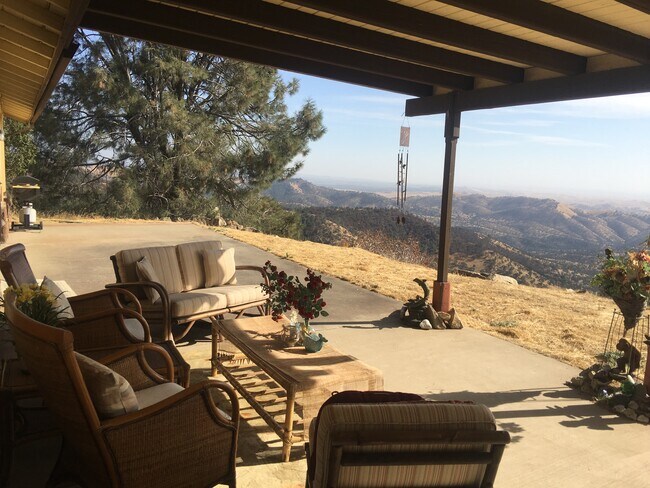 Foto del edificio - 4067 Guadalupe Fire Rd