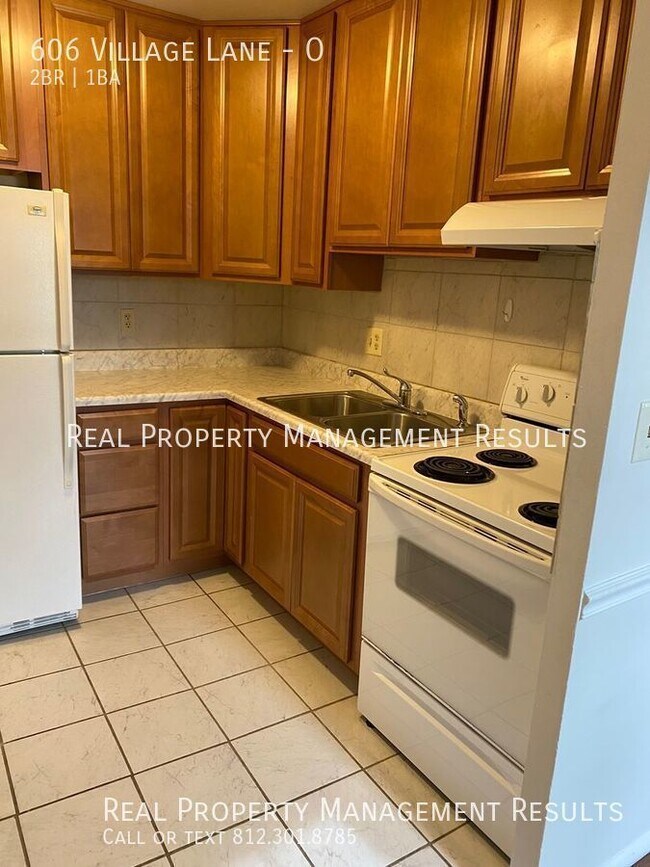 Foto del edificio - 606 Village Ln