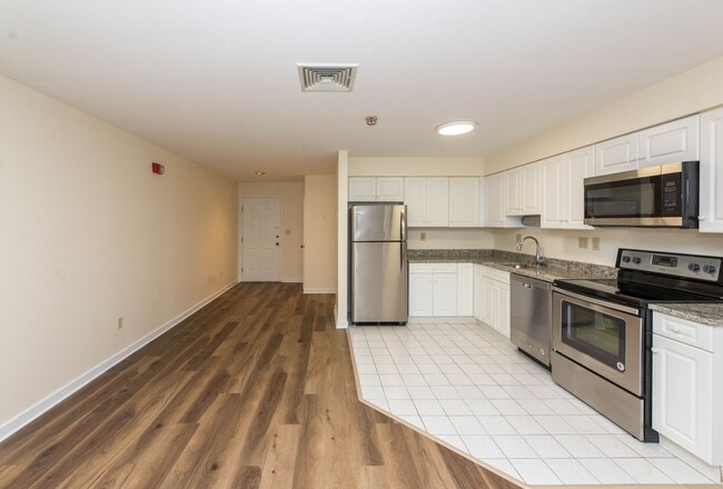 Interior Photo - Chestnut Hill East (CHE)