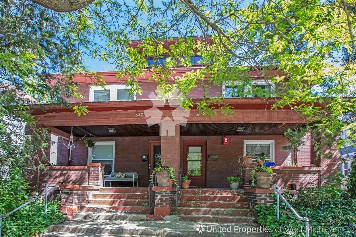 623 Fulton St E Unit 2, Grand Rapids, MI 49503 Condo for Rent in